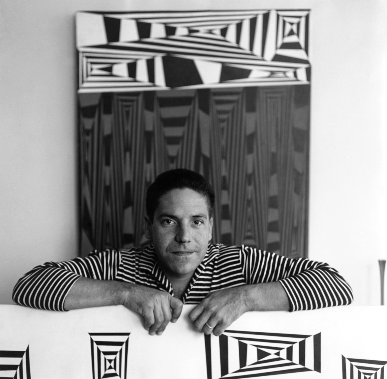 卡洛斯·克鲁兹·迭斯在他位于委内瑞拉加拉加斯拉斯梅赛德斯区的工作室里，1958 .png